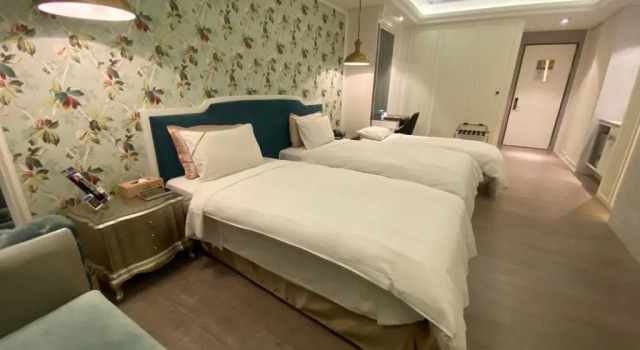 U Her Hotel