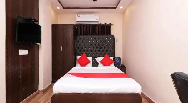 OYO 13579 Hotel Royal Crowne, Rezervovat Hotel Kalkata 