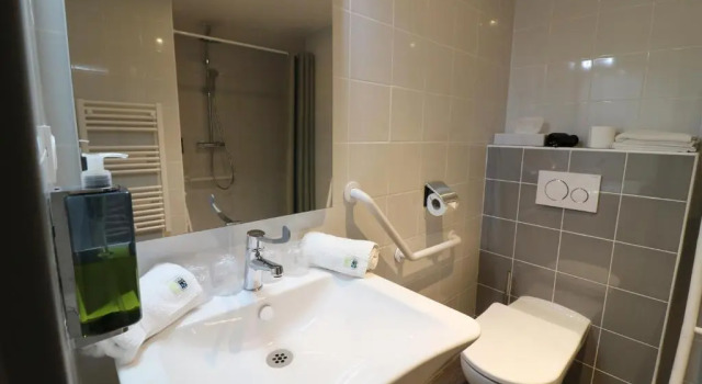 Четырёхместный номер Standard Цокольный этаж Sure Hotel by Best Western Saint-Raphael Le Dramont