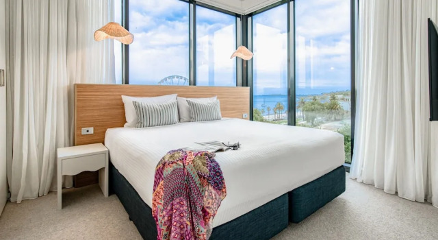 Апартаменты Deluxe с 2 комнатами с балконом и с видом на залив Oaks Vue Suites Geelong
