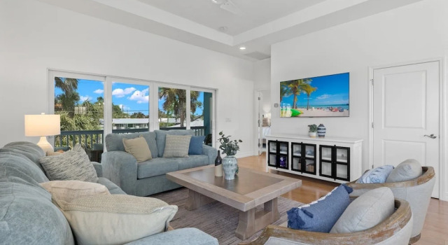 Inn-2-blue - 155 Jefferson St 3 Bedroom Home by RedAwning, Забронировать Дом для отпуска Отели Fort Myers Area с бассейном, Бассейн