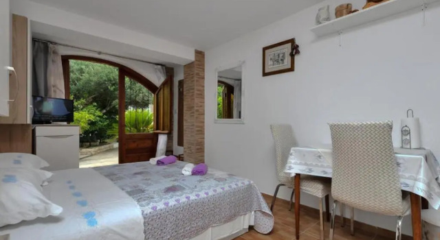 Sun&Sea studio apartment for 2, Забронировать Апартаменты/квартира Отели Макарска с парковкой, рядом с Францисканский монастырь, Парковка