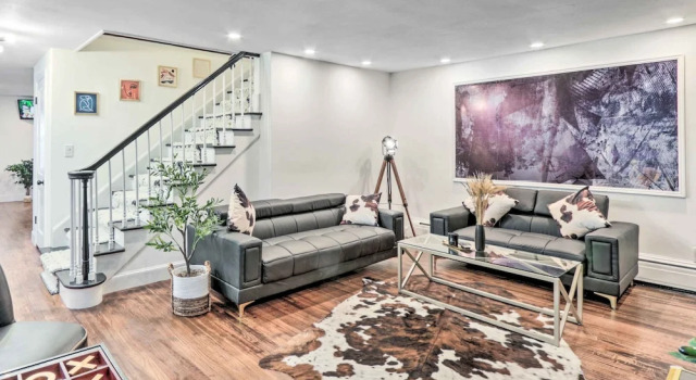 Коттедж Upscale Waterbury Retreat w/ Indoor Hot Tub!