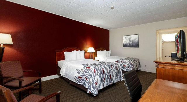 Четырёхместный номер Deluxe Red Roof Inn & Suites Hazleton