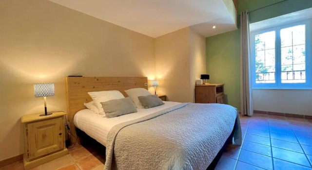 Семейный номер Standard Мансарда Logis Hôtel Restaurant Le Domaine de lEau Vive