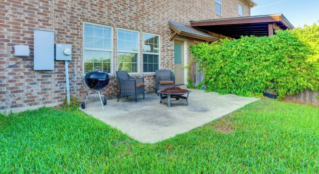 Апартаменты Spacious & Family-friendly! Tamu Townhome w/ Yard