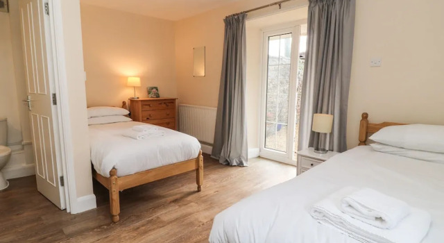 Aldrich Cottage, Reservar Casa de férias Hotéis em Somerset com piscina, Piscina