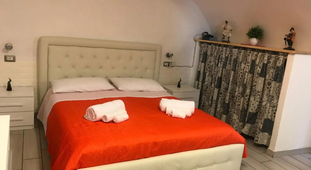 Anna's Home, Забронировать Отель Неаполь Кампания, рядом с Церковь Пио Монте делла Мизерикордия