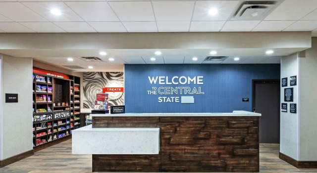 Кровать в общем номере Hampton Inn Gardner
