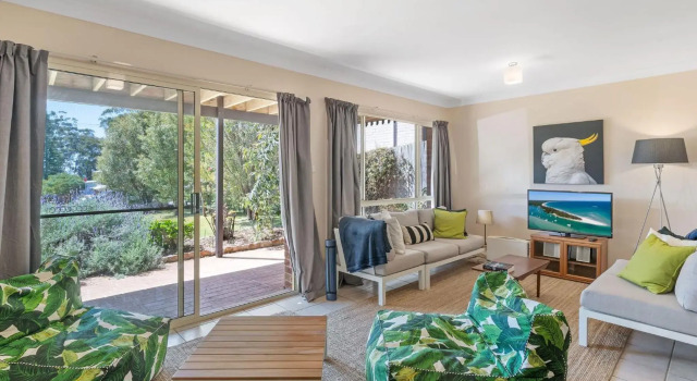 Stylish Family Beach House Walking Distance to 3 Beaches