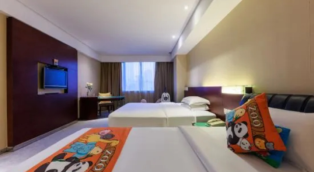 Трёхместный семейный номер Standard Golden City Hotel