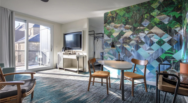 Двухместный полулюкс с балконом Canvas Moncton, Tapestry Collection By Hilton