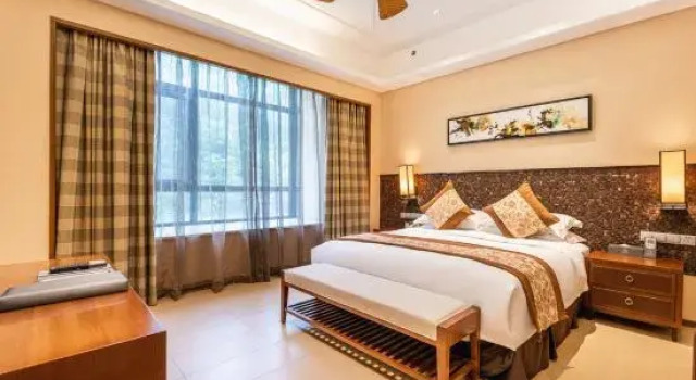 Luyuan International Hotel, Buchen Sie Hotel Zhashui Shaanxi
