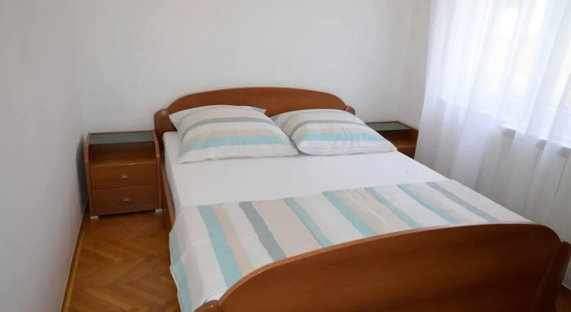 Stunning 2-bed Apartment in Okrug Gornji