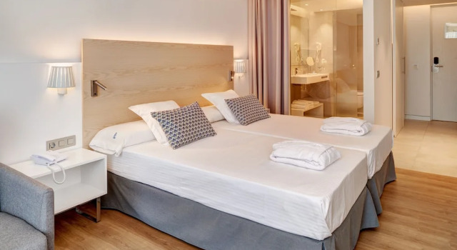 Полулюкс с балконом Hotel Girasol