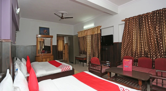 Люкс Oyo 14877 Alinda Guest House