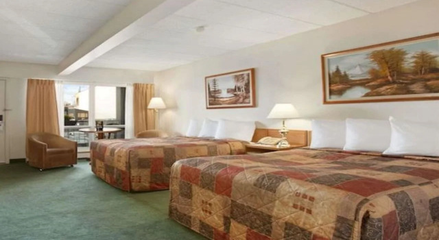 Thriftlodge Niagara Falls At The Falls, Buchen Sie Hotel Hotels in New York State mit Pool, Schwimmbad