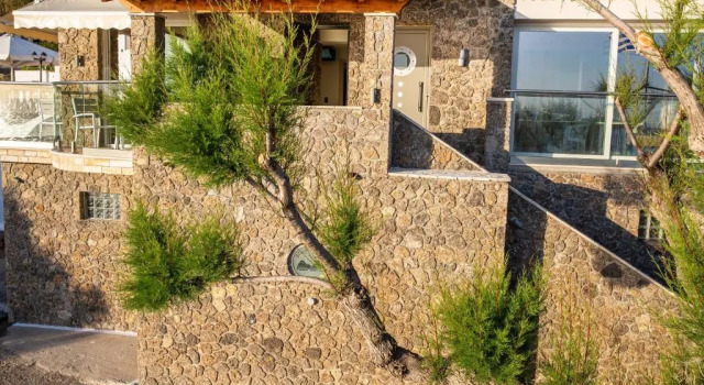 Коттедж Black Rocks Luxury Seafront Beach Suite