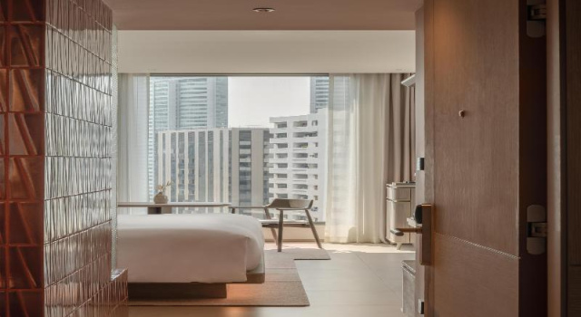 Двухместный номер Premium Kromo Bangkok, Curio Collection By Hilton