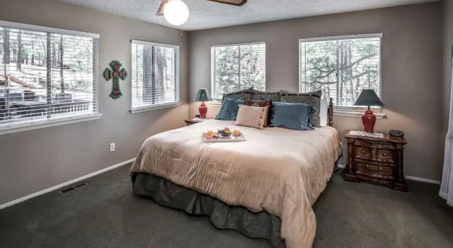 1st Wood N' Box Lodge - Three Bedroom Cabin, Varaa Hotelli Ruidoso New Mexico