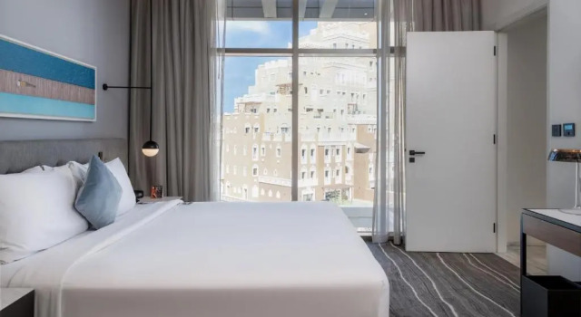 Люкс c 1 комнатой с балконом Th8 Palm Dubai Beach Resort, Vignette Collection by IHG