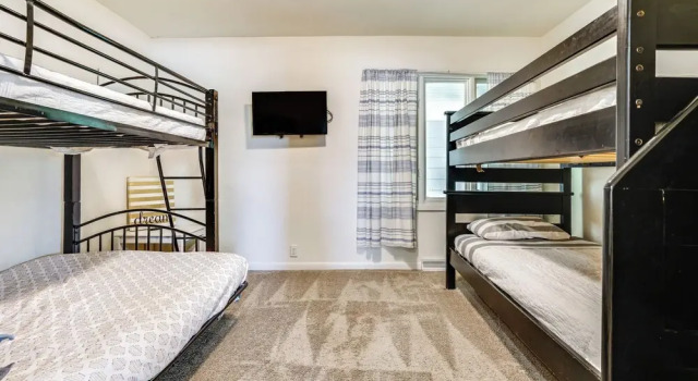 Коттедж Lakeside Litchfield Home w/ Patio & Gas Grill!