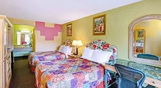 Четырёхместный номер Standard Days Inn Charlotte North-Speedway-UNCC-Research Pa