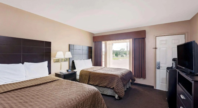 Четырёхместный номер Standard Travelodge by Wyndham Ozona