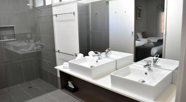 Четырёхместный номер Premium River Motel