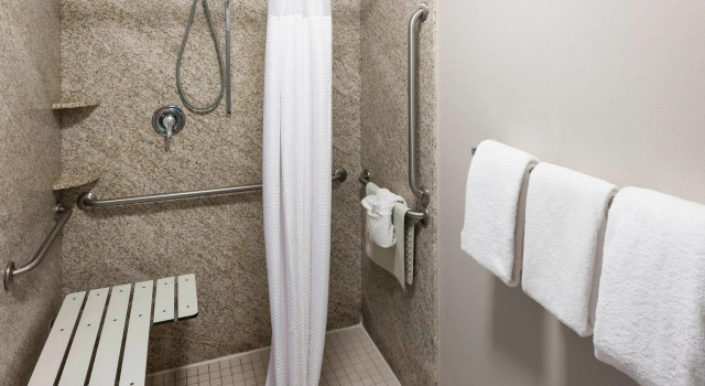 Четырёхместный номер Standard Courtyard by Marriott Brownsville