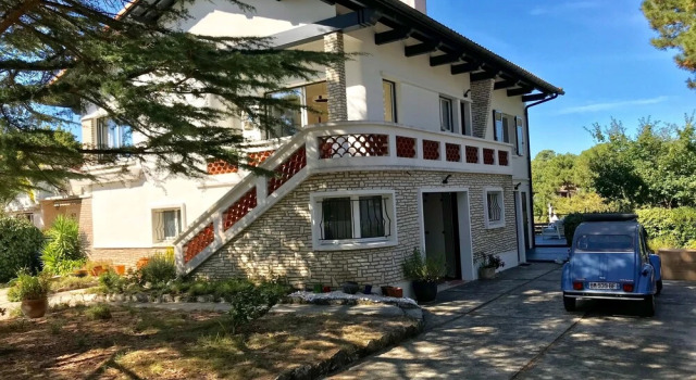 Villa Le Deck - Grande maison familliale proche plage, Забронировать Отель Отели Бассен-д'Аркашон с парковкой, Парковка