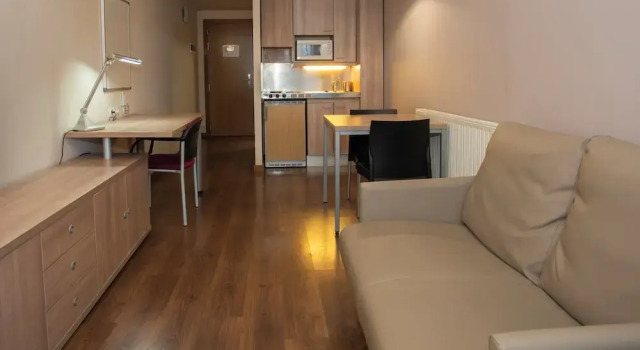 Студия Executive Residencia Universitaria Resa Hernán Cortés - Centro Adscrito a REAJ