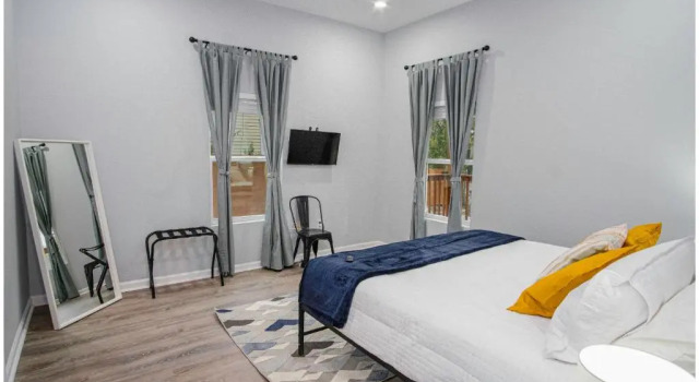 Exceptional 5BR So Close to Riverwalk and Downtown, Забронировать Дом для отпуска Коттеджи Сан-Антонио, рядом с Миссия Аламо в Сан-Антонио, Коттедж