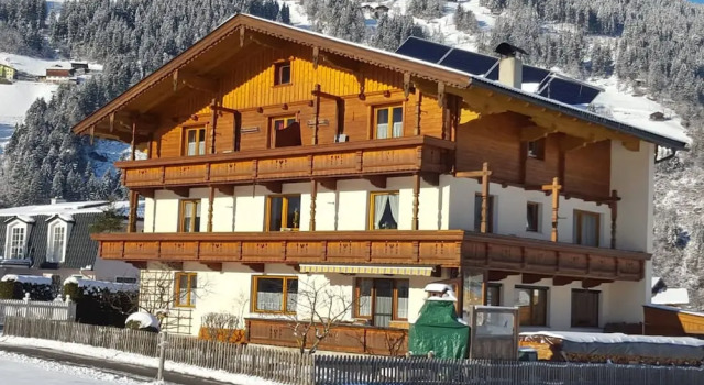 Cozy Apartment in Zell am Ziller Balcony, Rezerwuj Apartament Hotele w Tyrol z parkingiem, Parking