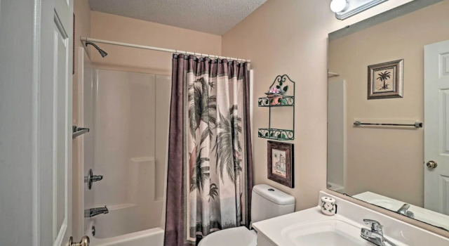 Коттедж Murrells Inlet Home w/ 3 Decks - 1 Block to Beach!