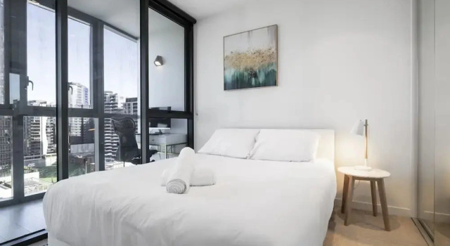 Bright South Yarra 1 Bed Flat Near Cafes & Shops, Забронировать Апартаменты/квартира Мельбурн Melbourne Region, рядом с Дом Комо-Хаус с садом