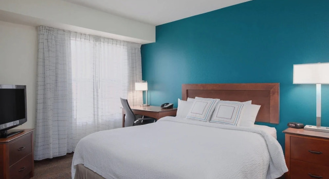 Люкс с 2 комнатами с балконом Residence Inn by Marriott Laredo Del Mar