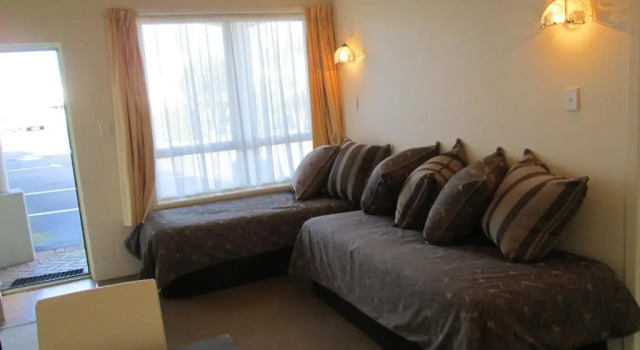 Апартаменты Shortland Court Motel