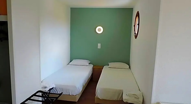 Семейный номер Standard Logis Cris Hôtel et Restaurant, Lyon Sud-Est