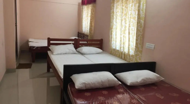 Кровать в общем номере Mega Tourist Home