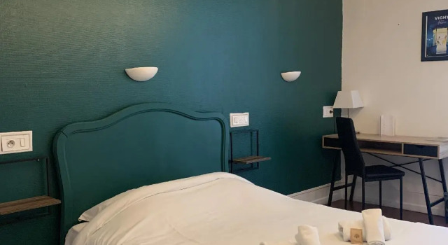 Трёхместный номер Standard Hôtel & Restaurant Le Patio VICHY
