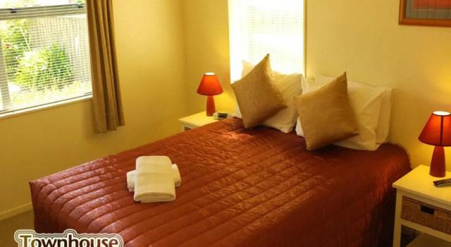 Коттедж с 2 комнатами Birchwood Spa Motel