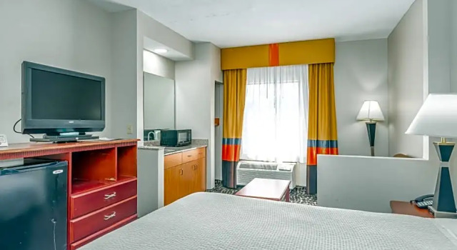 Двухместный люкс Days Inn & Suites by Wyndham Prattville-Montgomery