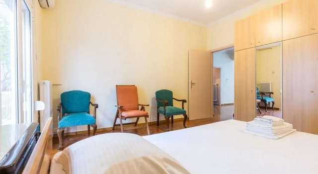 Classy apartment with 2 bedrooms in Petralona
