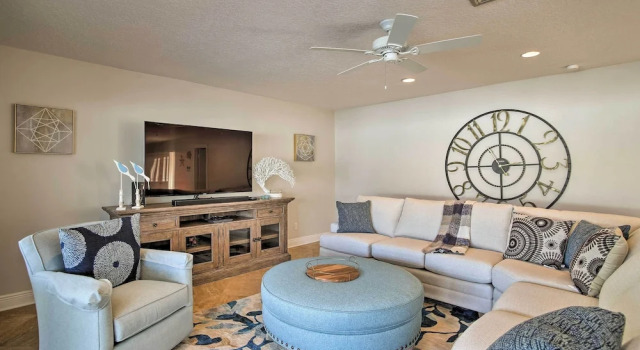 Riviera Beach Home w/ Pool - Walk to Beaches!, Rezerwuj Dom wakacyjny Riviera Beach Palm Beach County