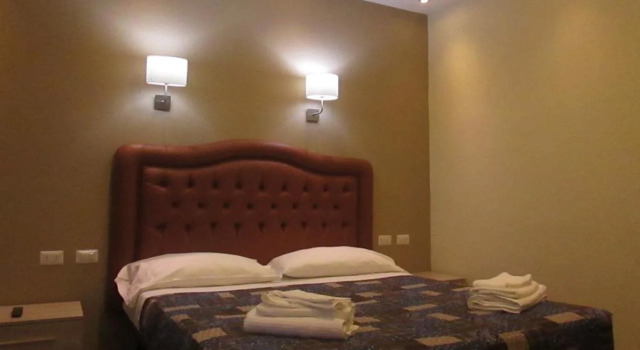 Lazio Elegance Suite, Забронировать Отель Отели Рима с парковкой, рядом с Универмаг La Rinascente, Парковка