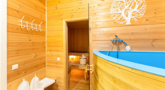Artful Cottage Moscow at 16 Aerodromnaya Street, Book Feriehus Hoteller i Shchyolkovsky District med pool, Swimmingpool