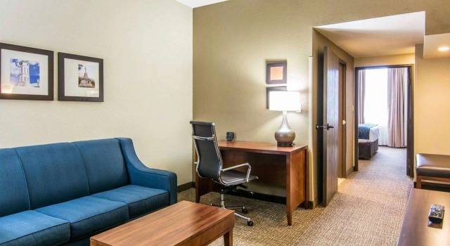 Comfort Suites Fredericksburg South, Забронировать Отель Фредериксберг Виргиния, рядом с Spotsylvania Regional Medical Center