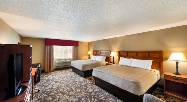 Четырёхместный номер Standard Best Western Derby Inn