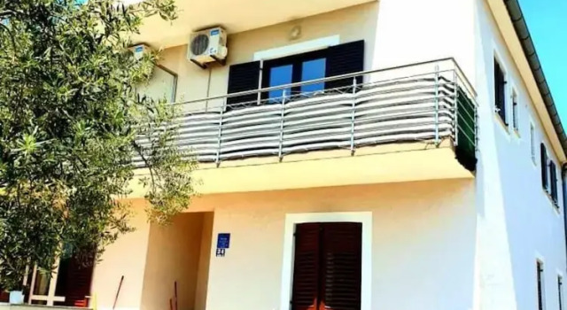 Lovely 1-bed Apartment With sea View in Srima